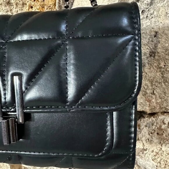 Black Quilted Chain Shoulder Bag with Red Interior – Elegant Crossbody Purse - Picture 5 of 7